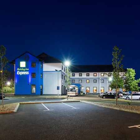 Holiday Inn Express Antrim By Ihg Extérieur photo