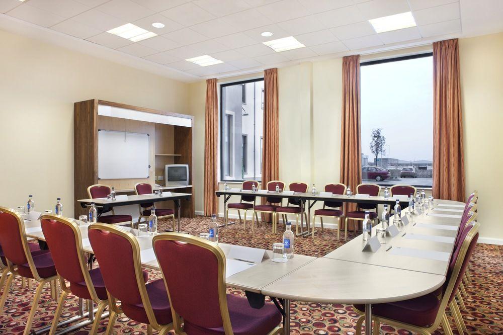 Holiday Inn Express Antrim By Ihg Extérieur photo