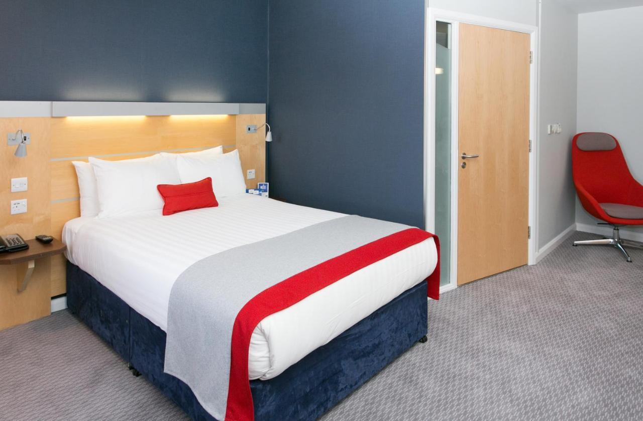 Holiday Inn Express Antrim By Ihg Extérieur photo