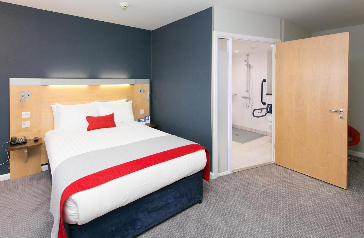Holiday Inn Express Antrim By Ihg Extérieur photo