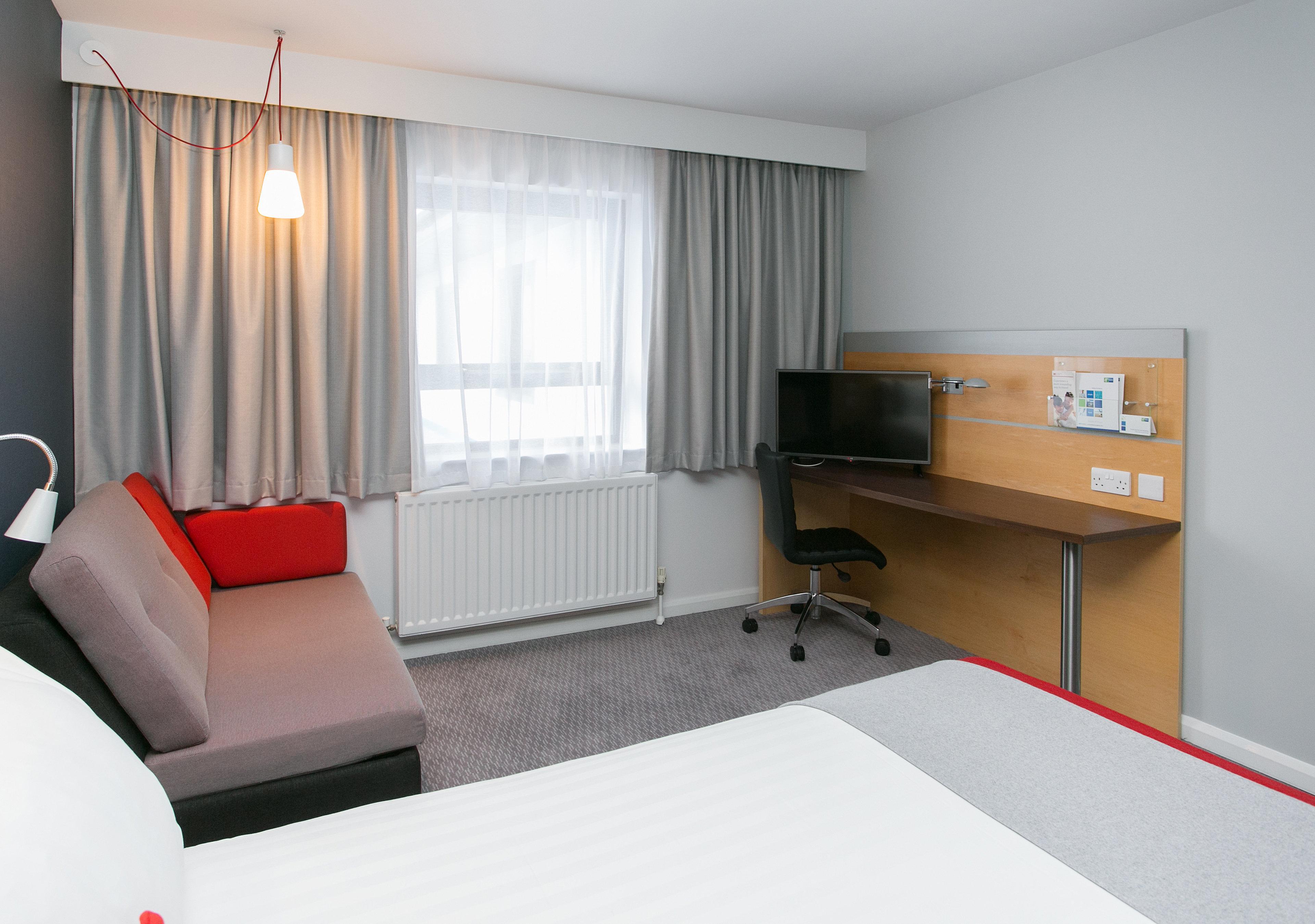 Holiday Inn Express Antrim By Ihg Extérieur photo