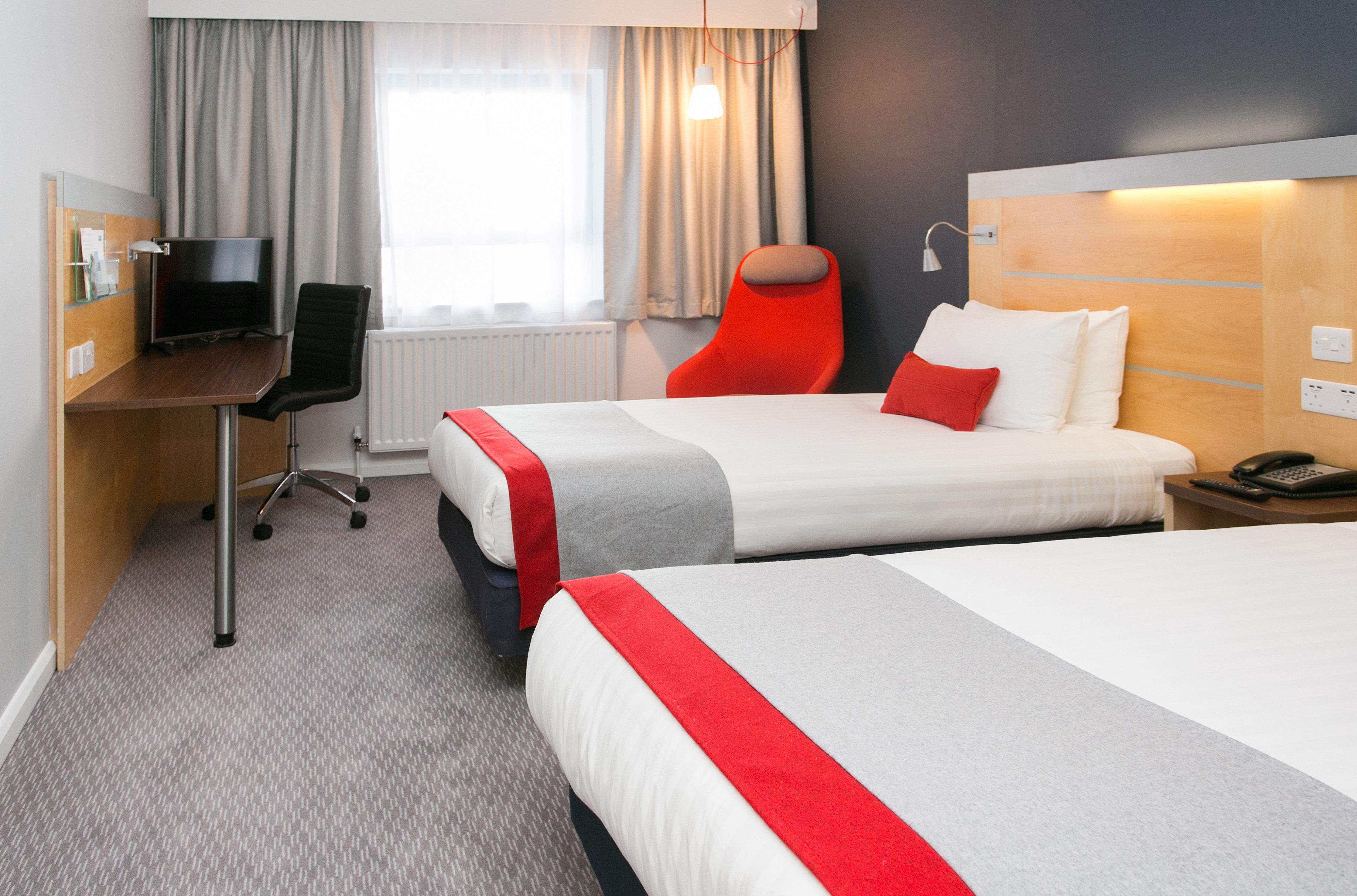 Holiday Inn Express Antrim By Ihg Extérieur photo