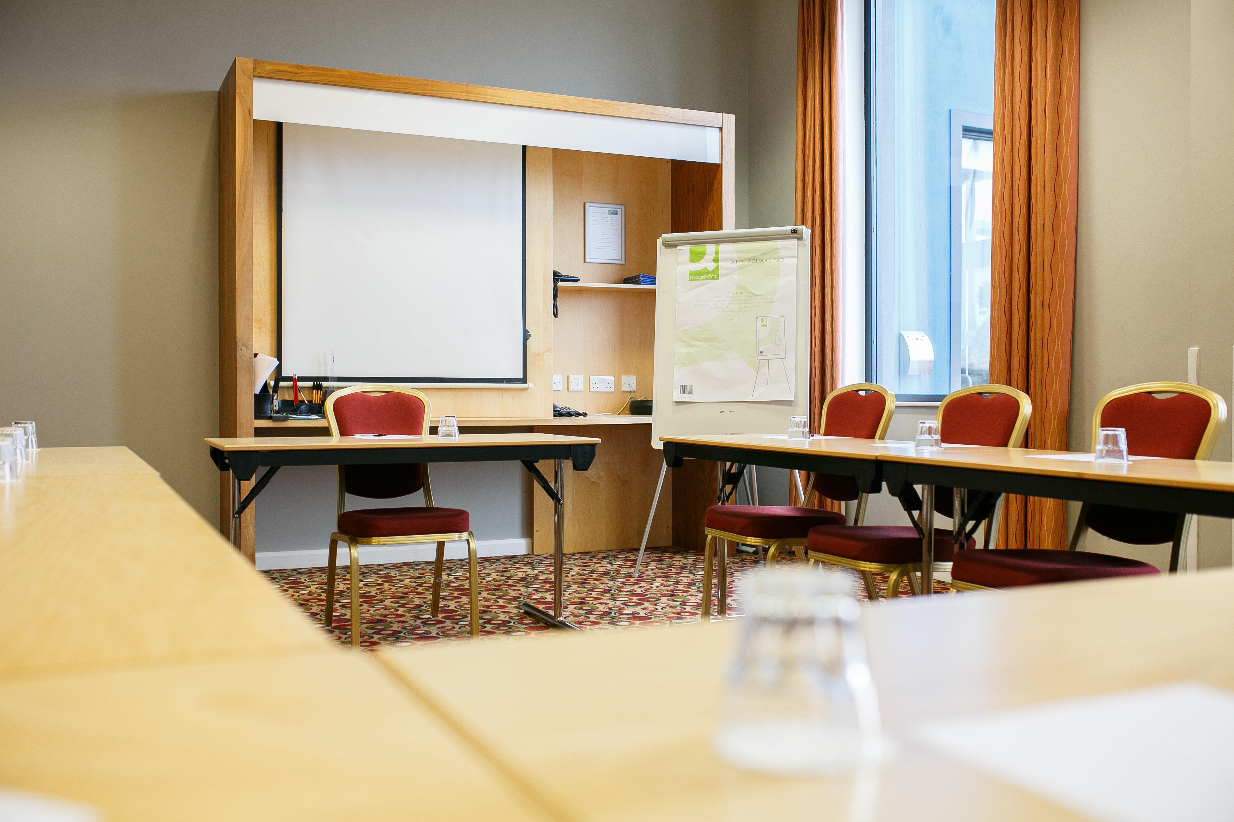 Holiday Inn Express Antrim By Ihg Extérieur photo