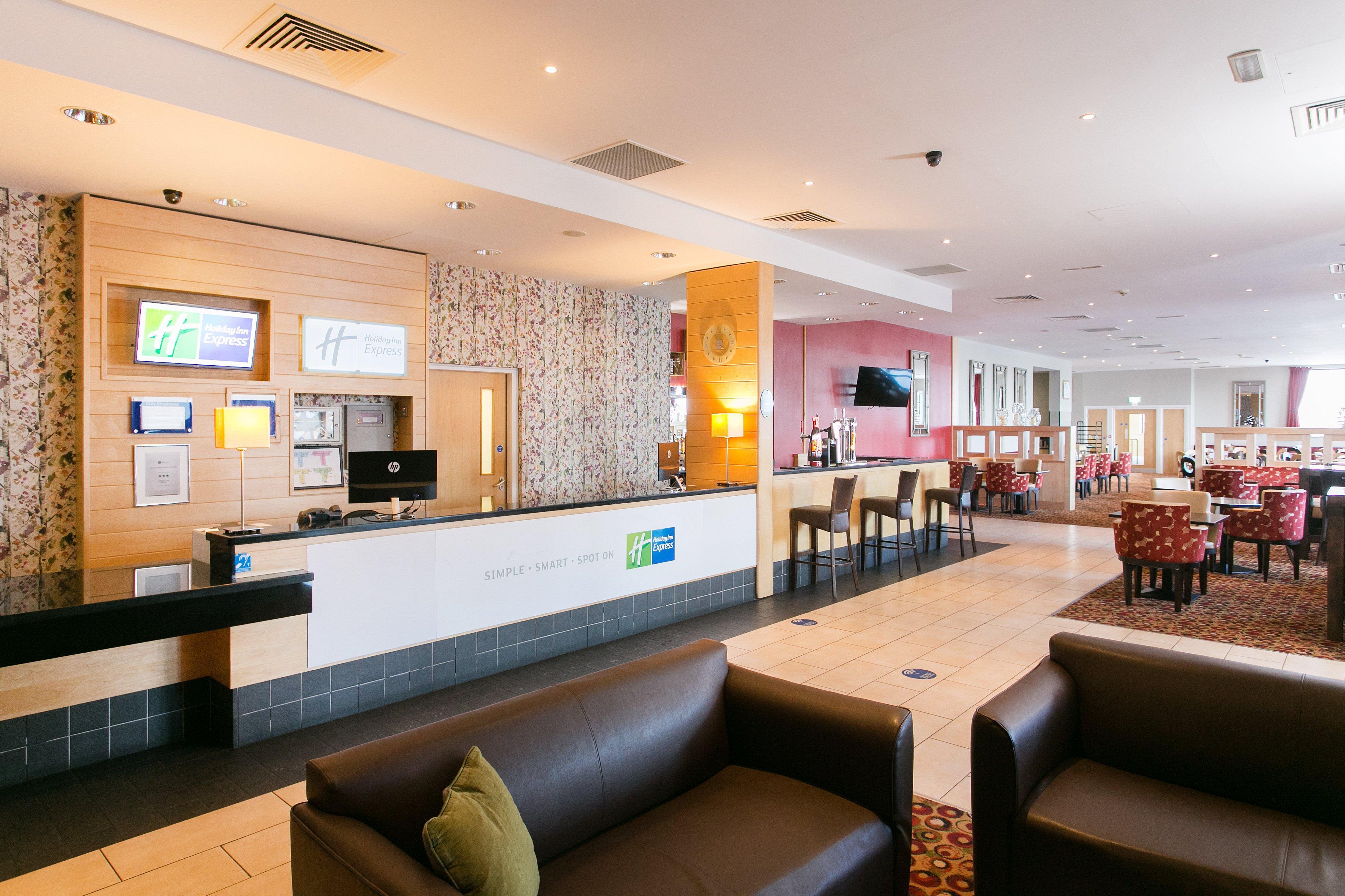 Holiday Inn Express Antrim By Ihg Extérieur photo