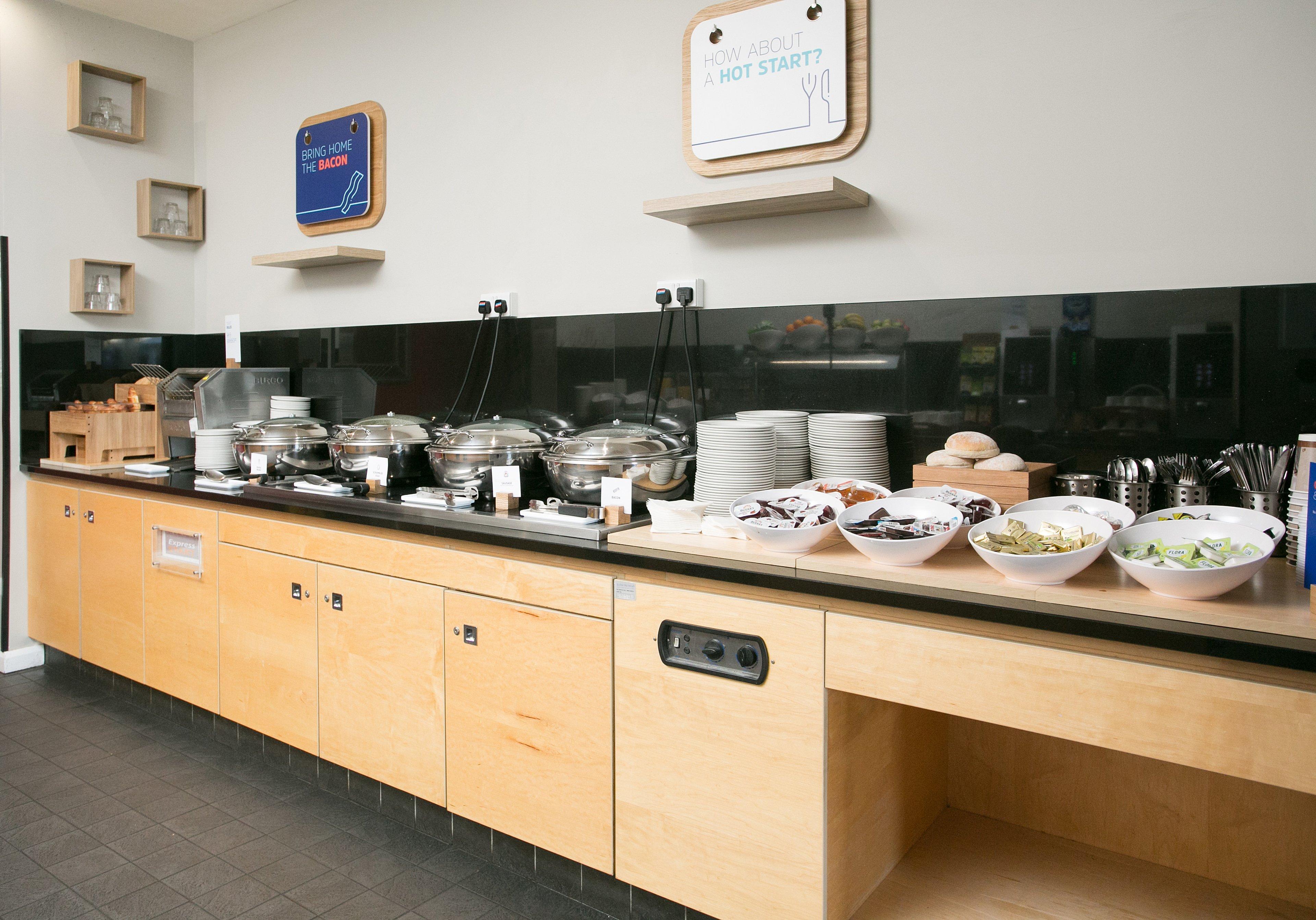 Holiday Inn Express Antrim By Ihg Extérieur photo