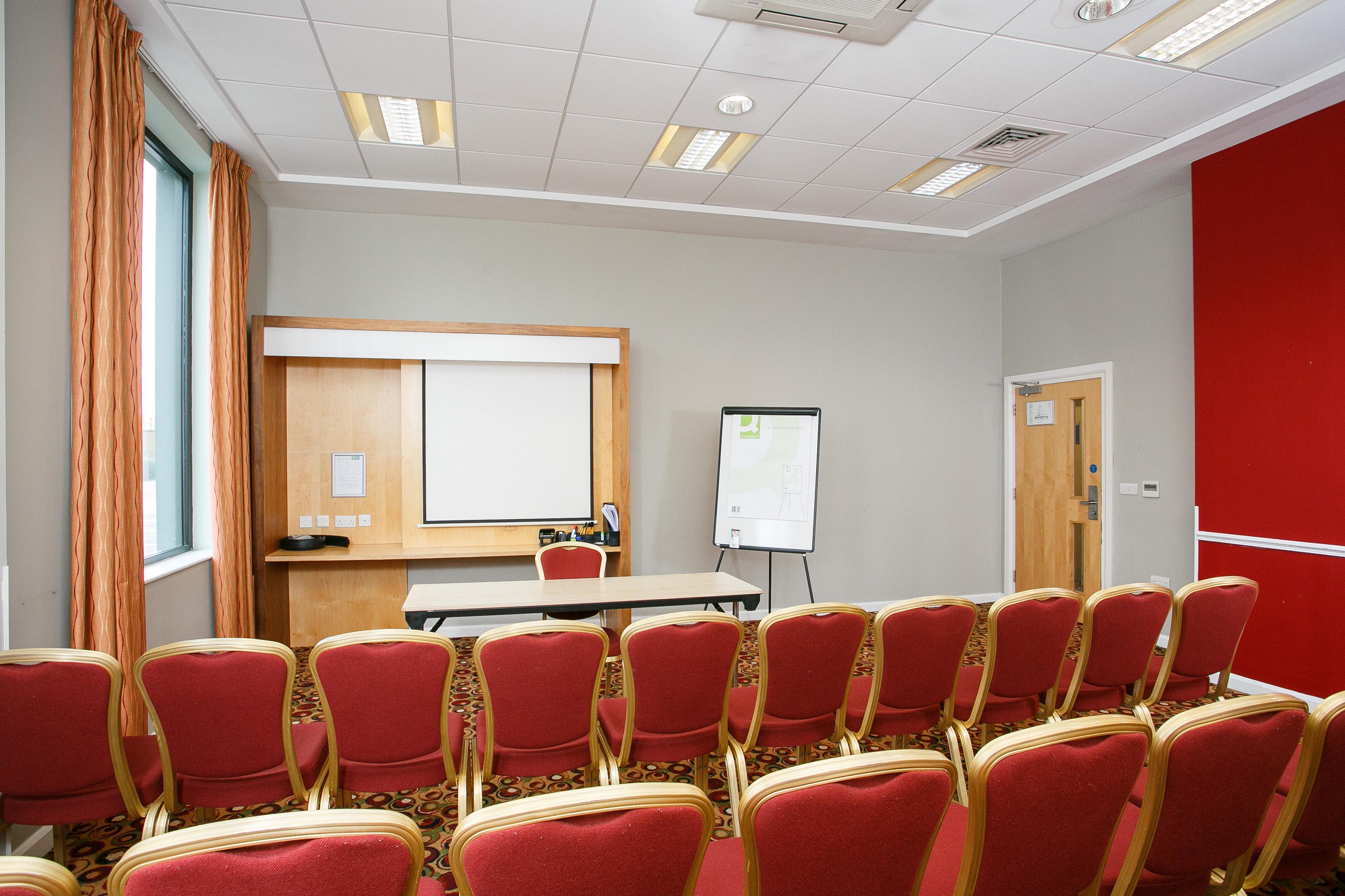 Holiday Inn Express Antrim By Ihg Extérieur photo