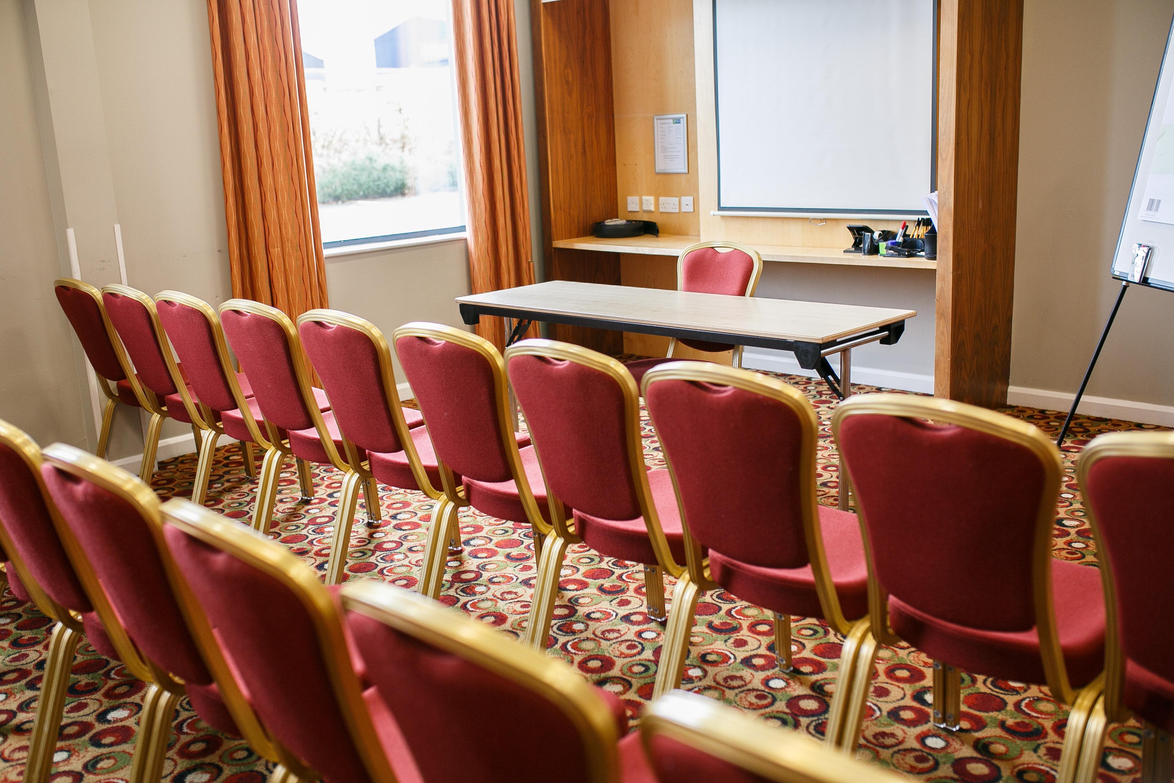 Holiday Inn Express Antrim By Ihg Extérieur photo