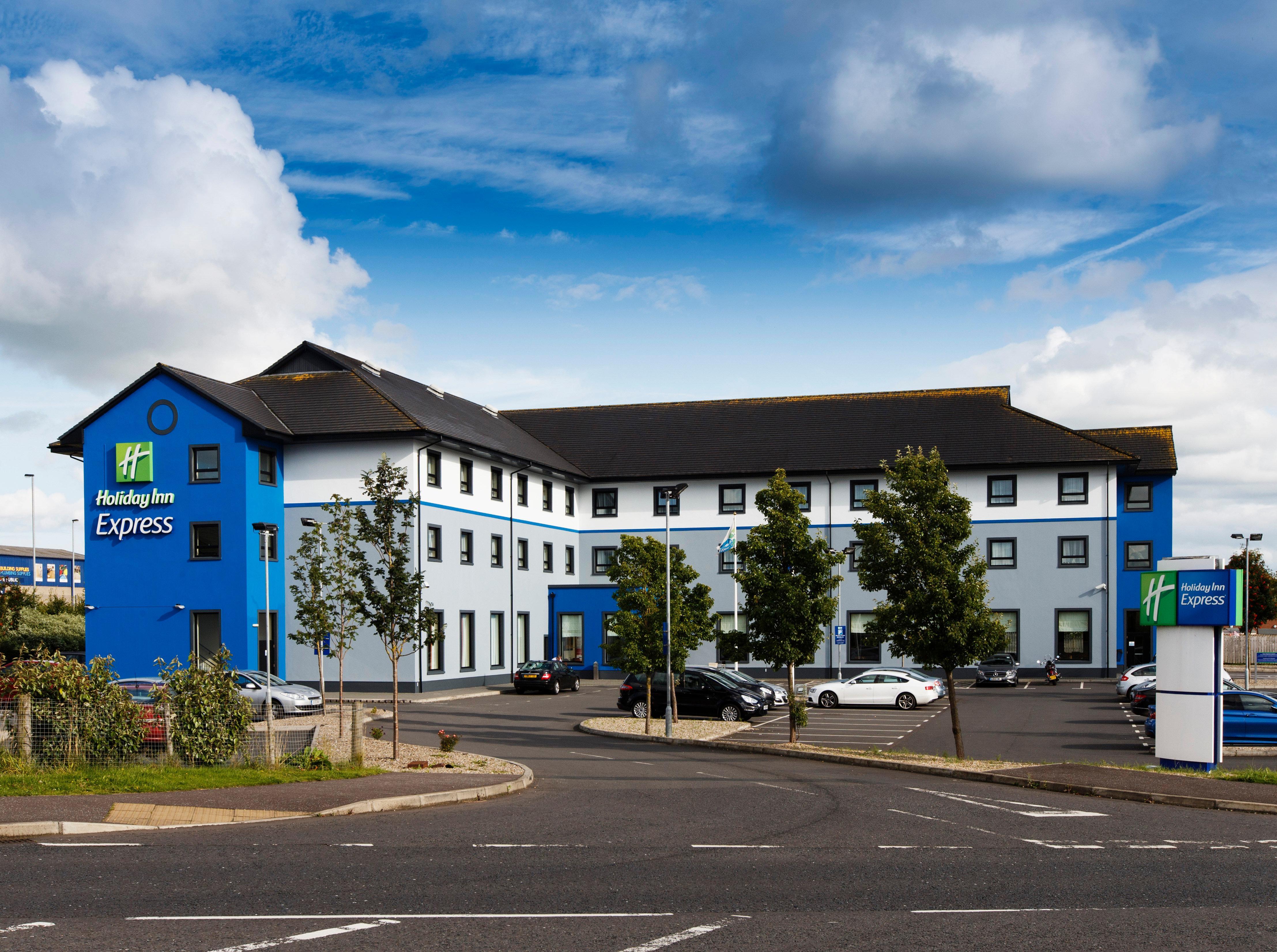 Holiday Inn Express Antrim By Ihg Extérieur photo