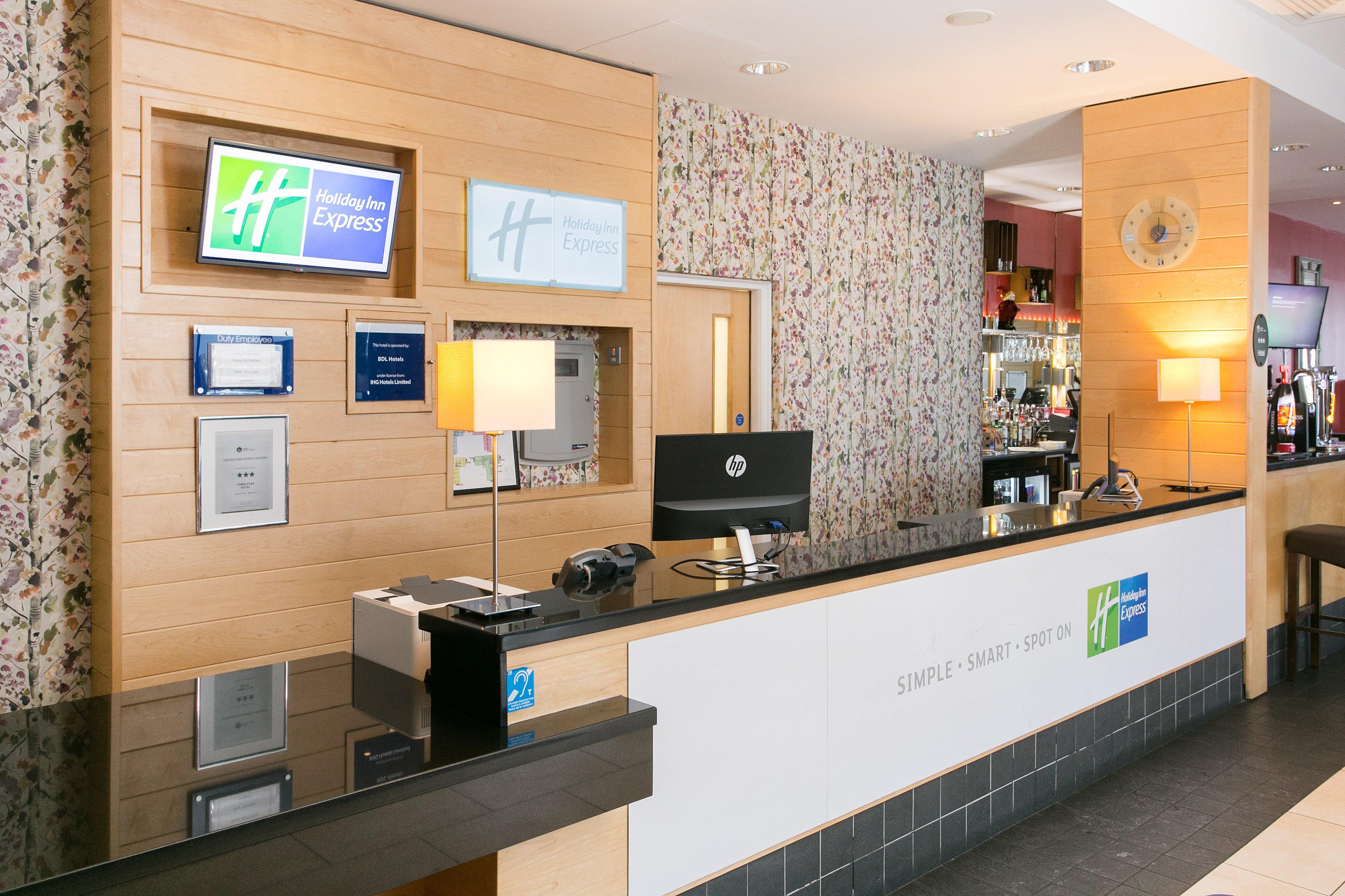 Holiday Inn Express Antrim By Ihg Extérieur photo