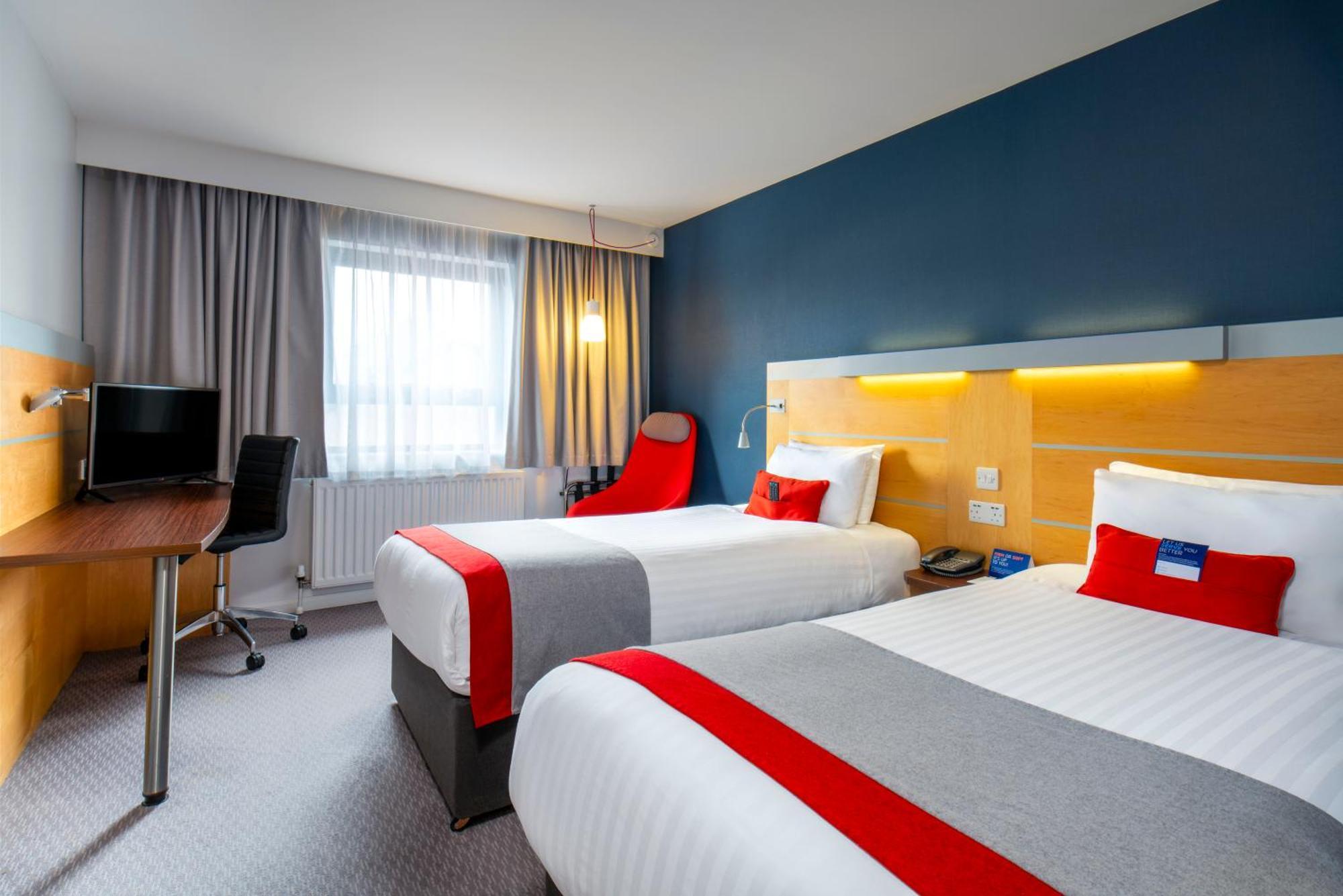 Holiday Inn Express Antrim By Ihg Extérieur photo