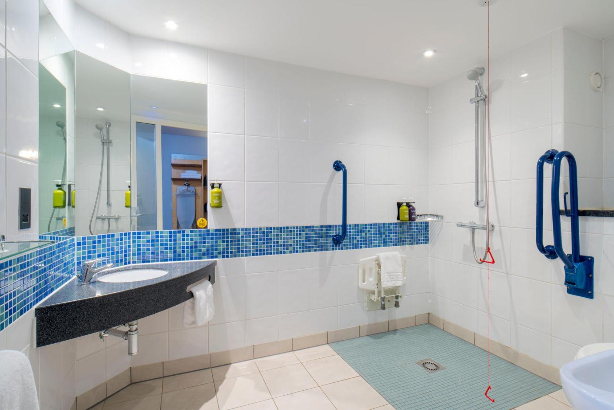 Holiday Inn Express Antrim By Ihg Extérieur photo