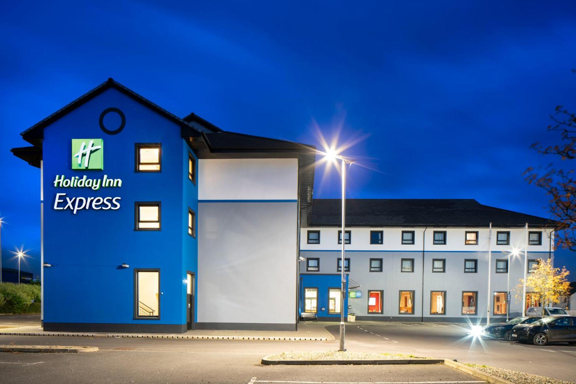 Holiday Inn Express Antrim By Ihg Extérieur photo