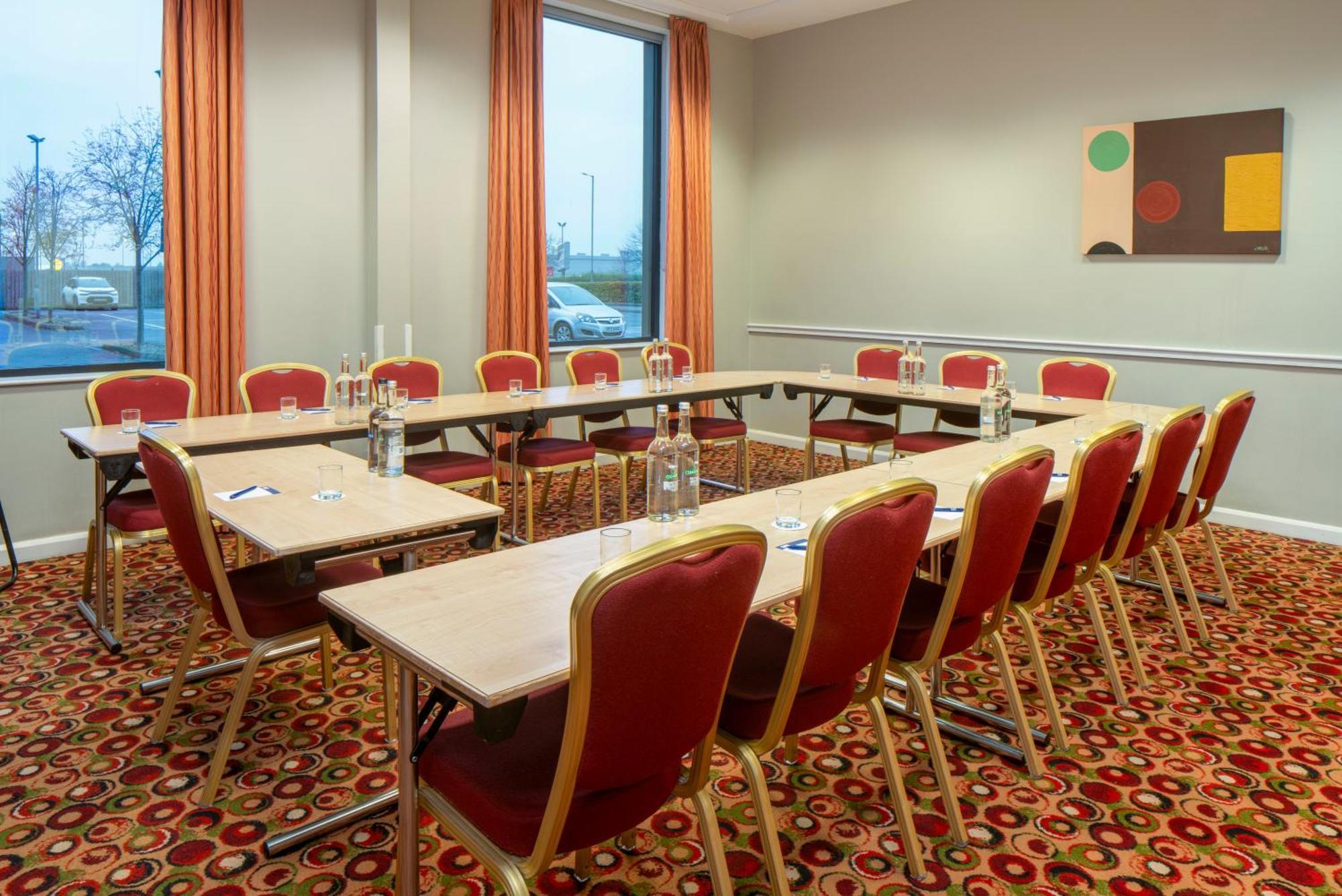 Holiday Inn Express Antrim By Ihg Extérieur photo
