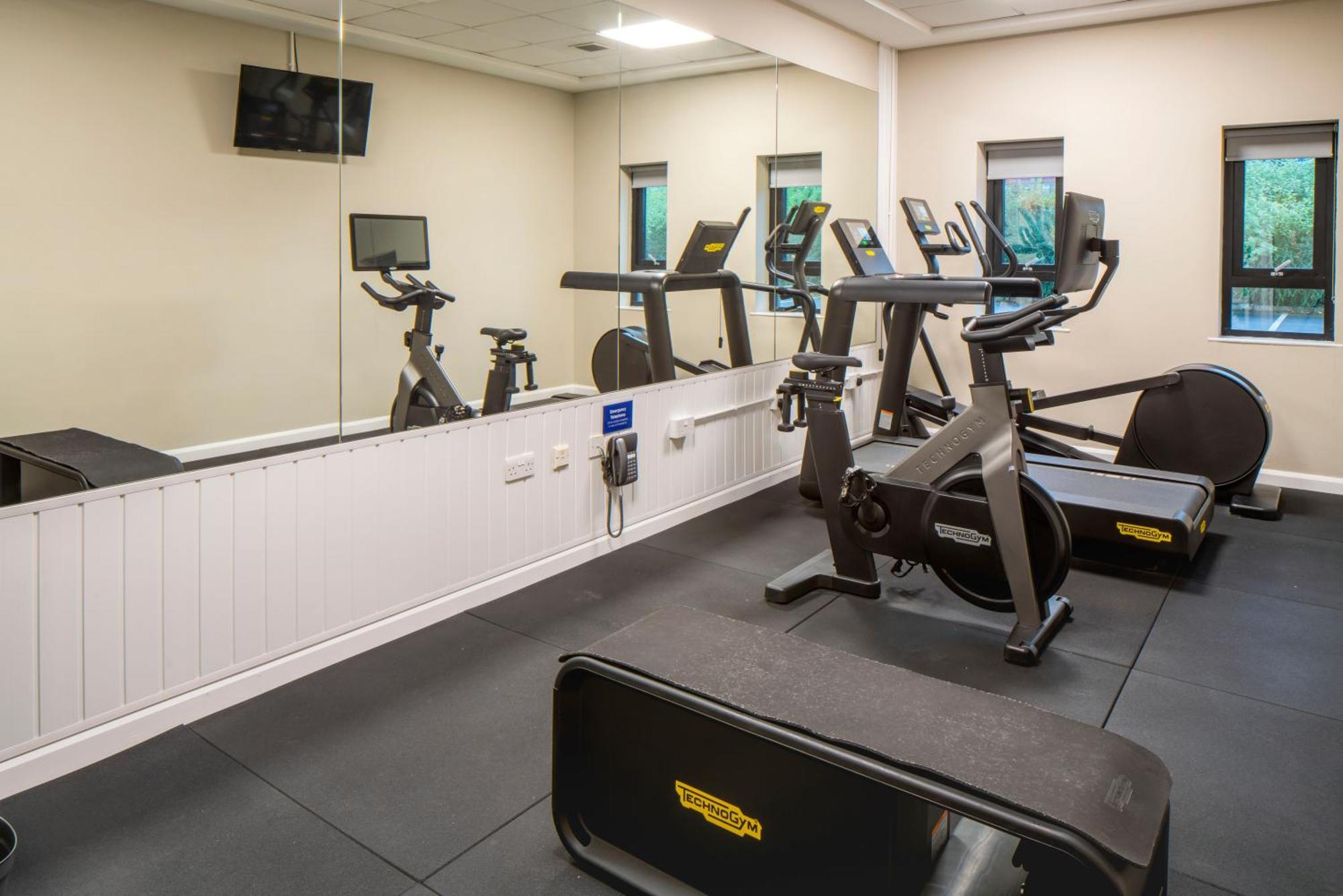 Holiday Inn Express Antrim By Ihg Extérieur photo