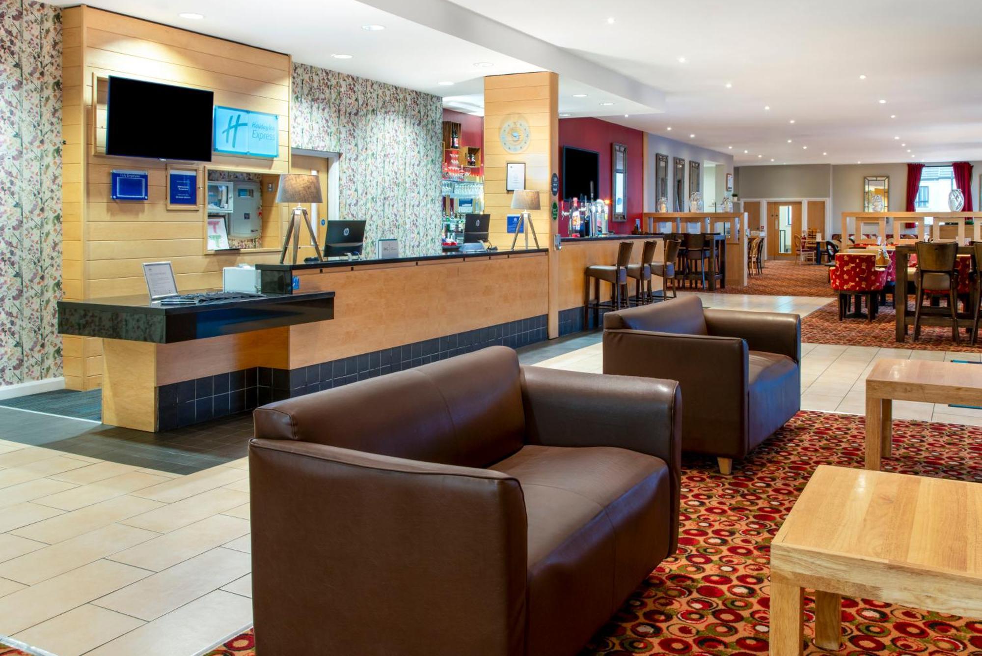 Holiday Inn Express Antrim By Ihg Extérieur photo