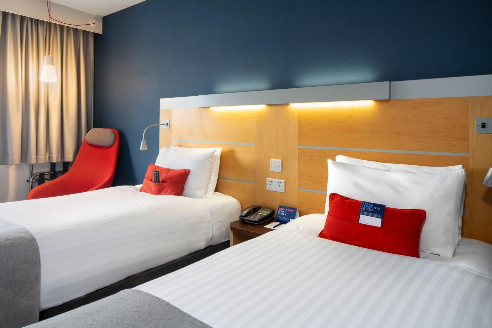 Holiday Inn Express Antrim By Ihg Extérieur photo