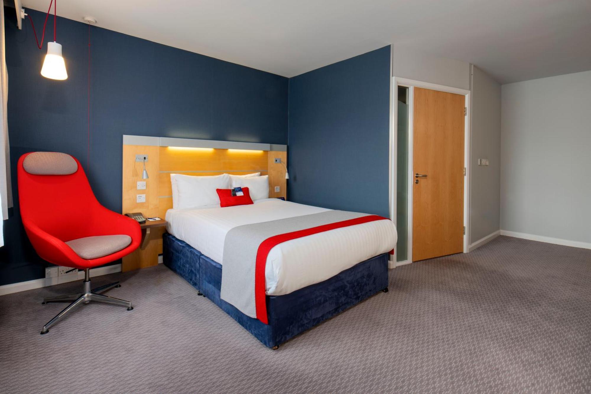 Holiday Inn Express Antrim By Ihg Extérieur photo