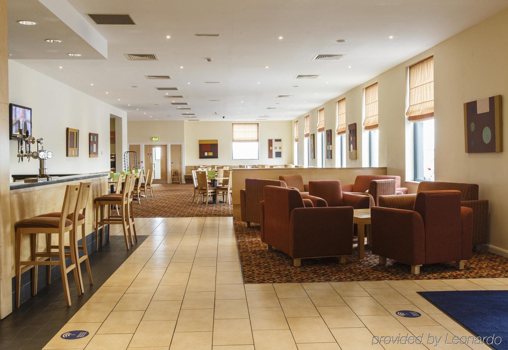 Holiday Inn Express Antrim By Ihg Extérieur photo