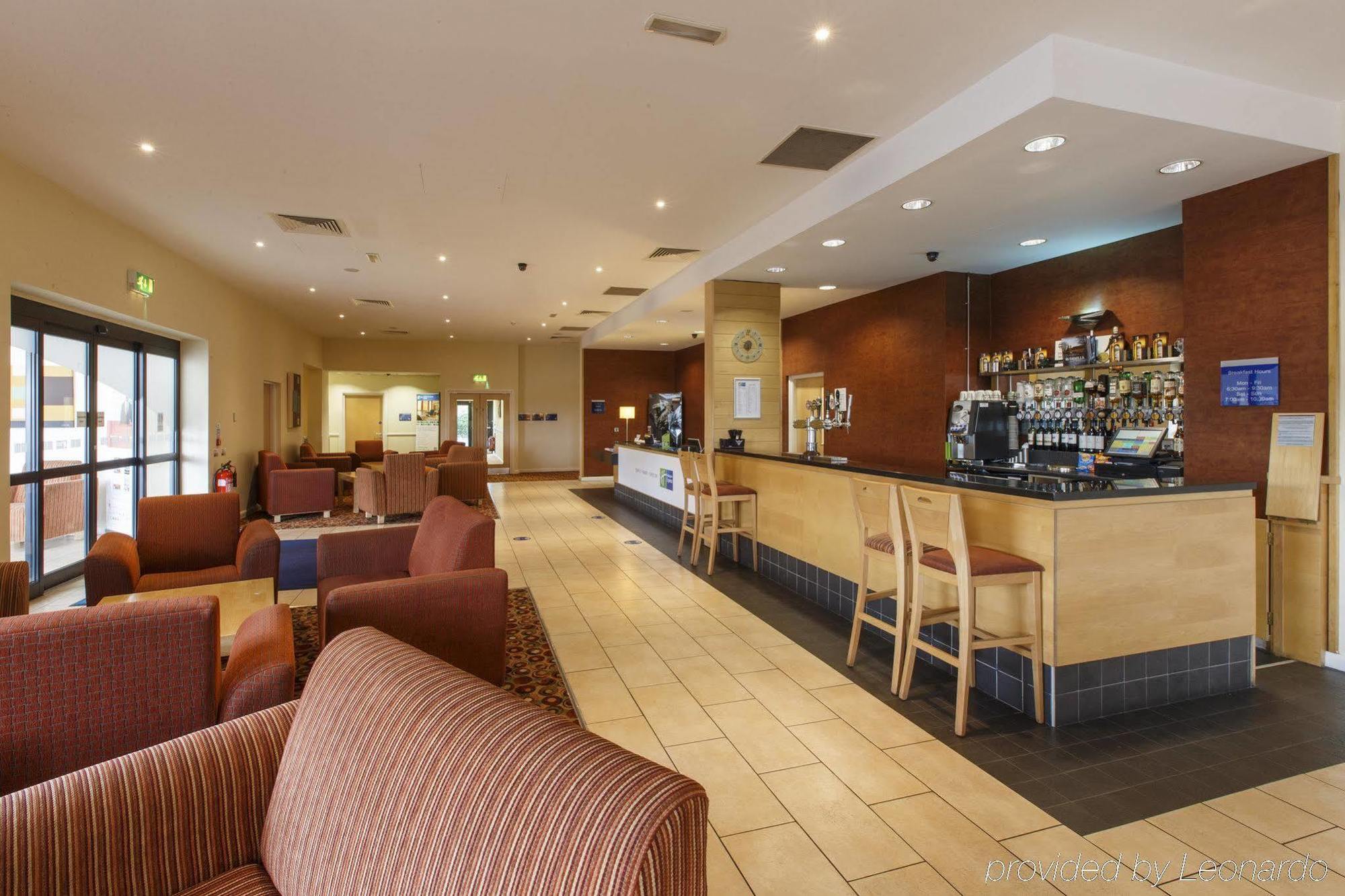 Holiday Inn Express Antrim By Ihg Extérieur photo
