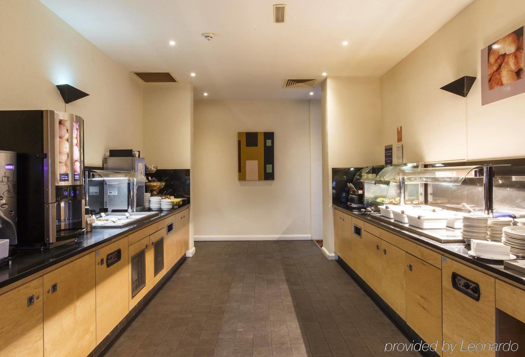 Holiday Inn Express Antrim By Ihg Extérieur photo