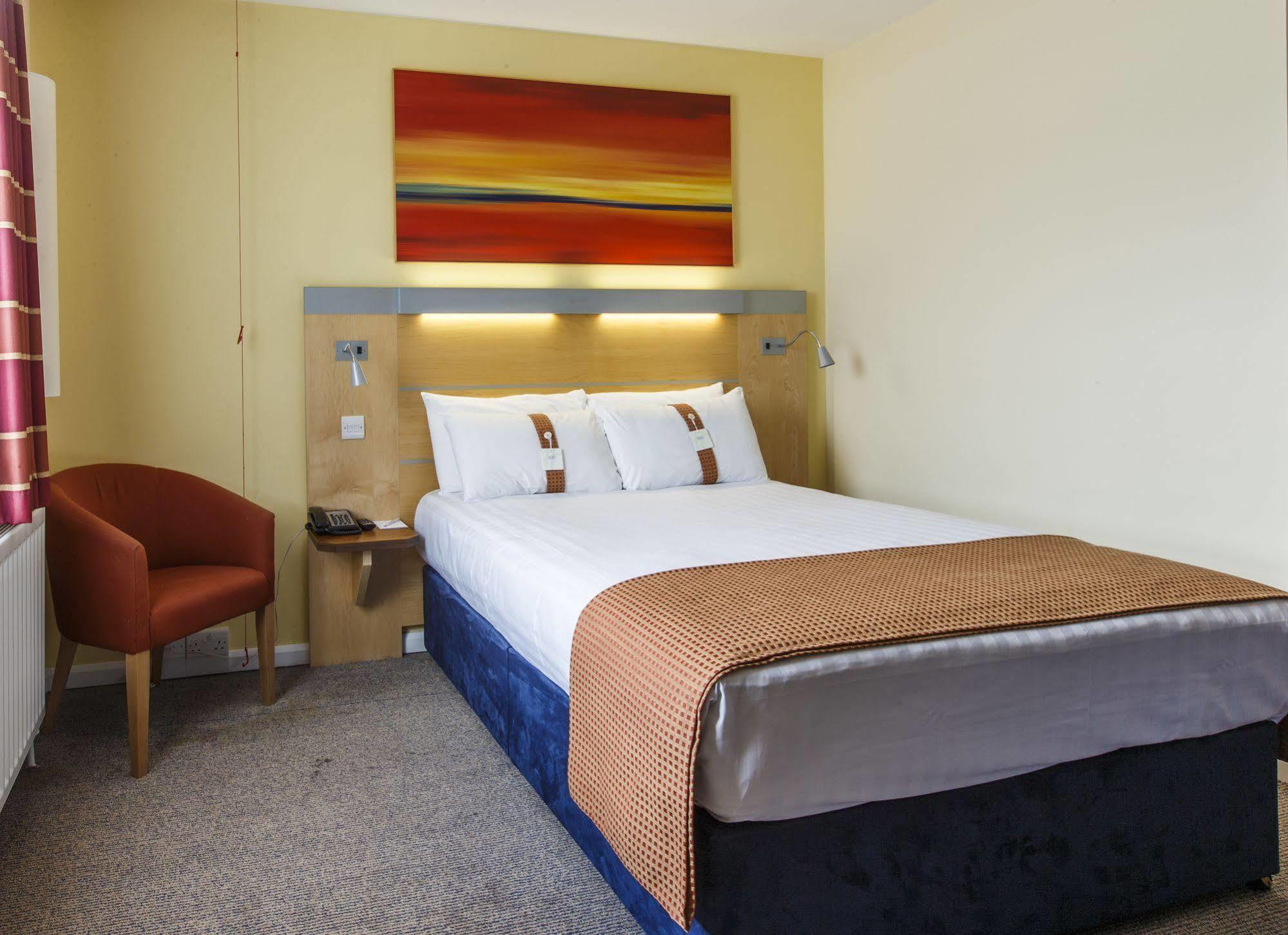 Holiday Inn Express Antrim By Ihg Extérieur photo