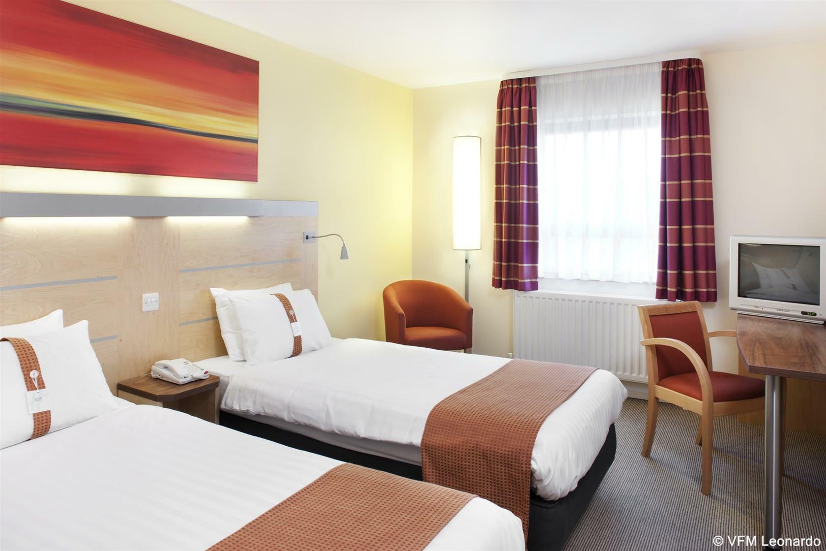 Holiday Inn Express Antrim By Ihg Extérieur photo