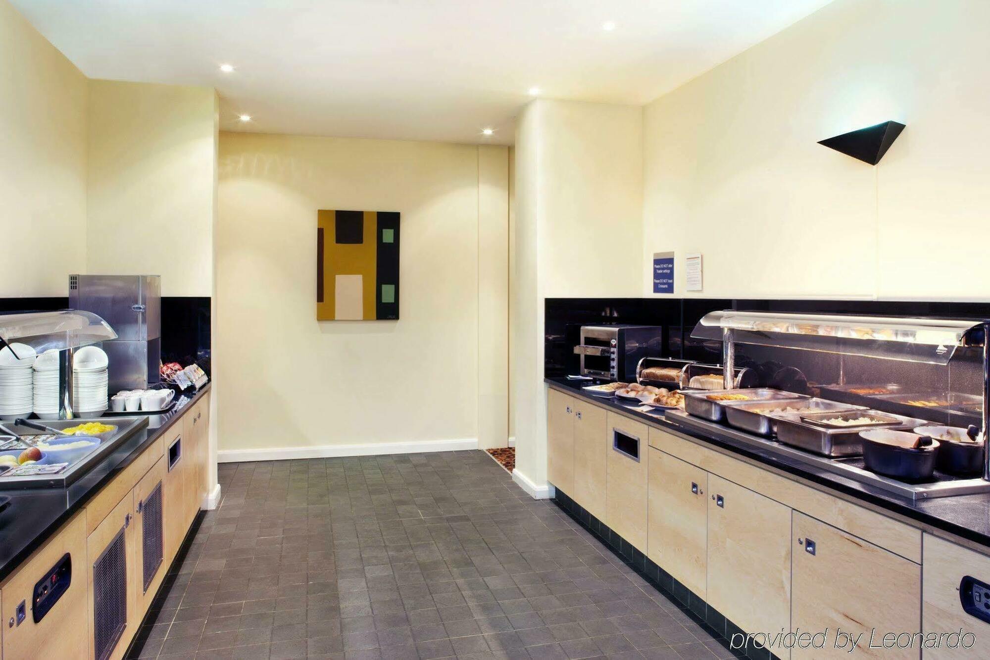 Holiday Inn Express Antrim By Ihg Extérieur photo