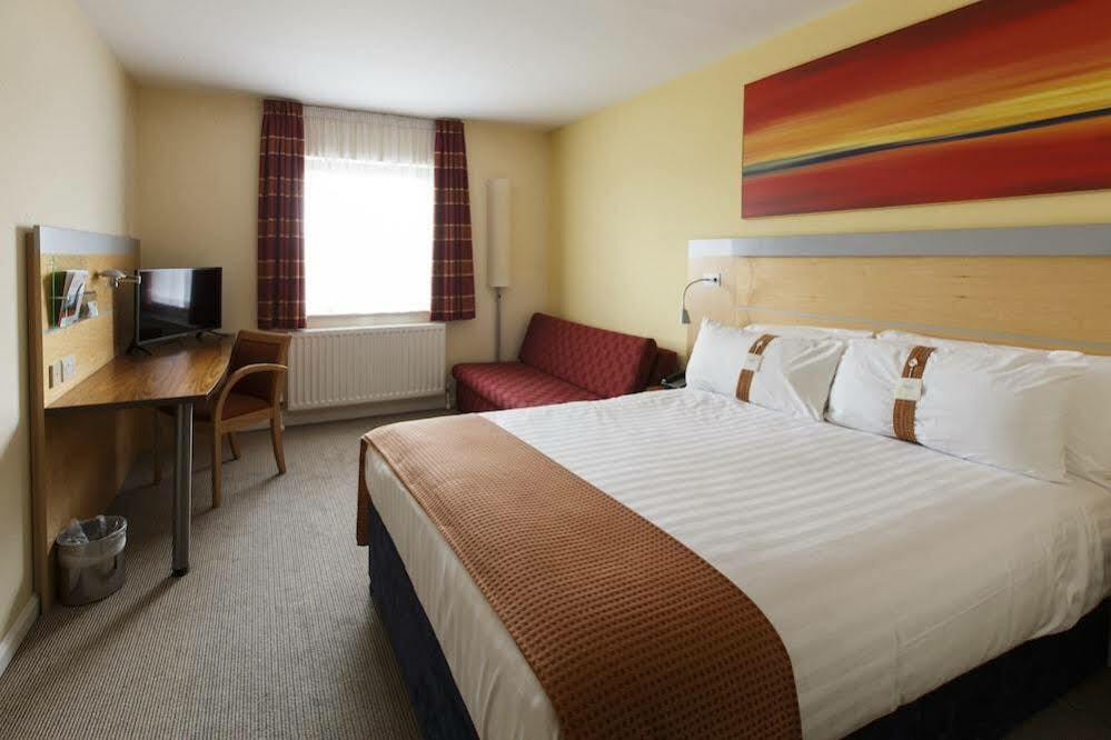 Holiday Inn Express Antrim By Ihg Extérieur photo